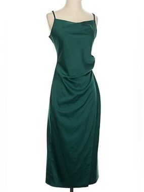 Lulu’s Satin Slip Midi Dress - Emerald Green
Size L
